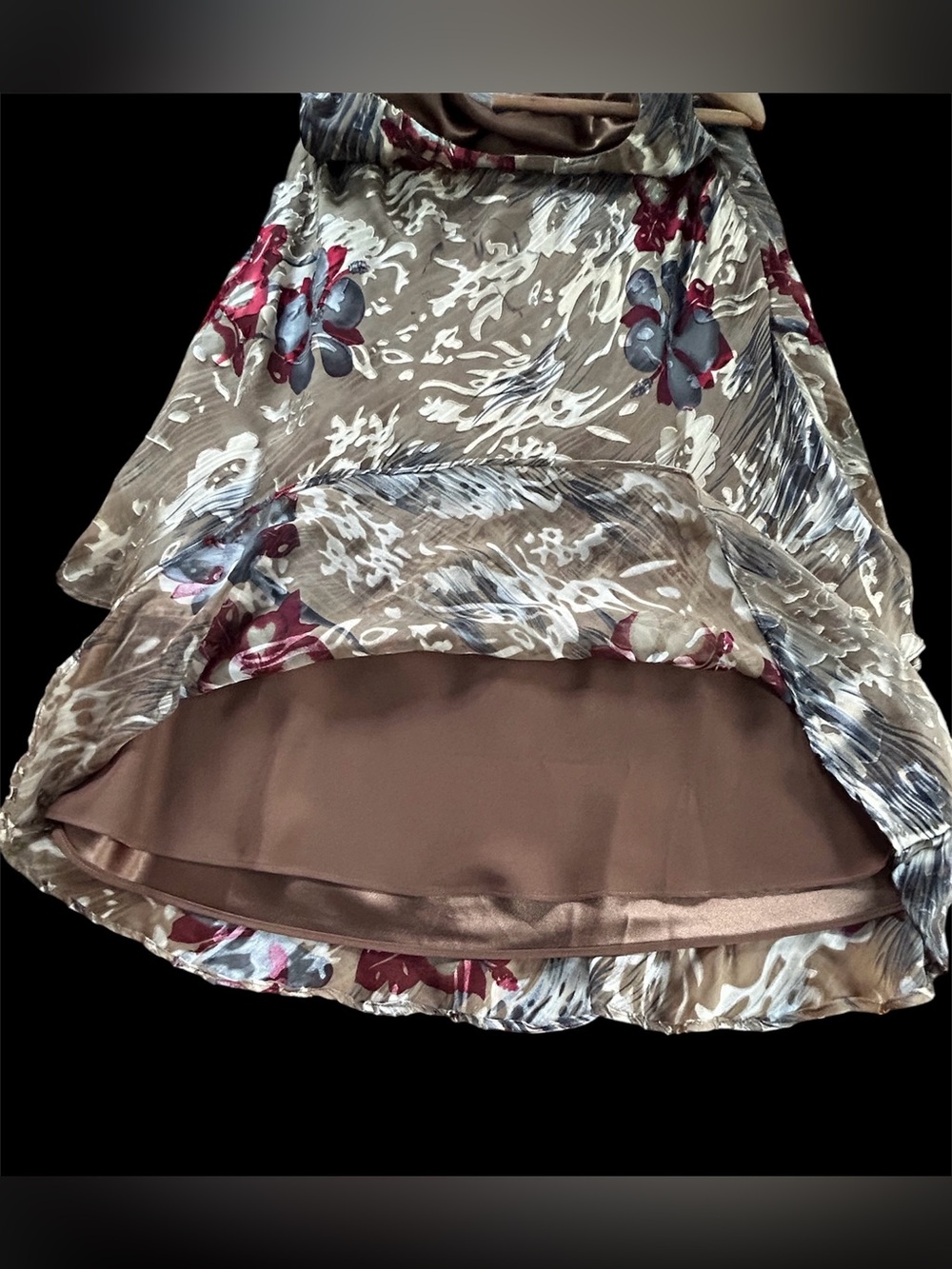 SIMPLY SILK Taupe Floral Dress with Red and Gray Accents, Matching Shawl, Large. - Picture 6 of 10